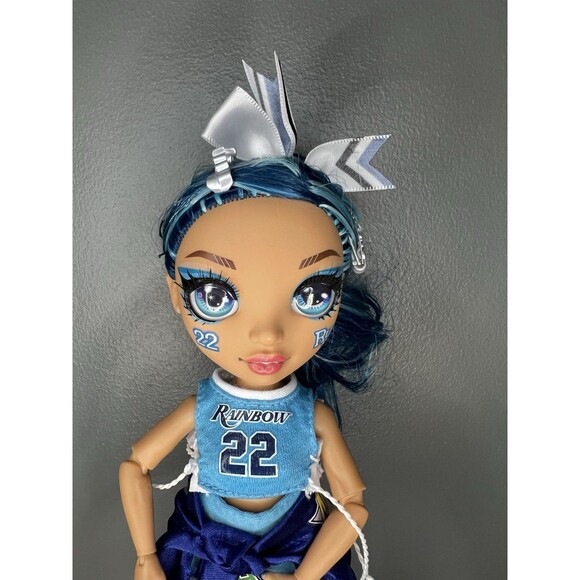 RAINBOW HIGH Fashion Doll Cheerleader Skylar Bradshaw #22 w/Outfit,Jacket,Shoes - Picture 2 of 6